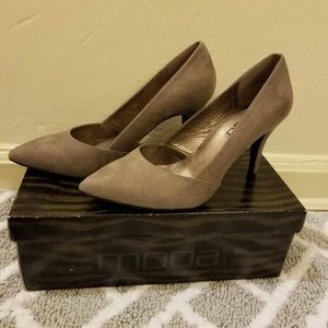 - MODA Gray-tan pumps shoes size 8 BRAND NEW